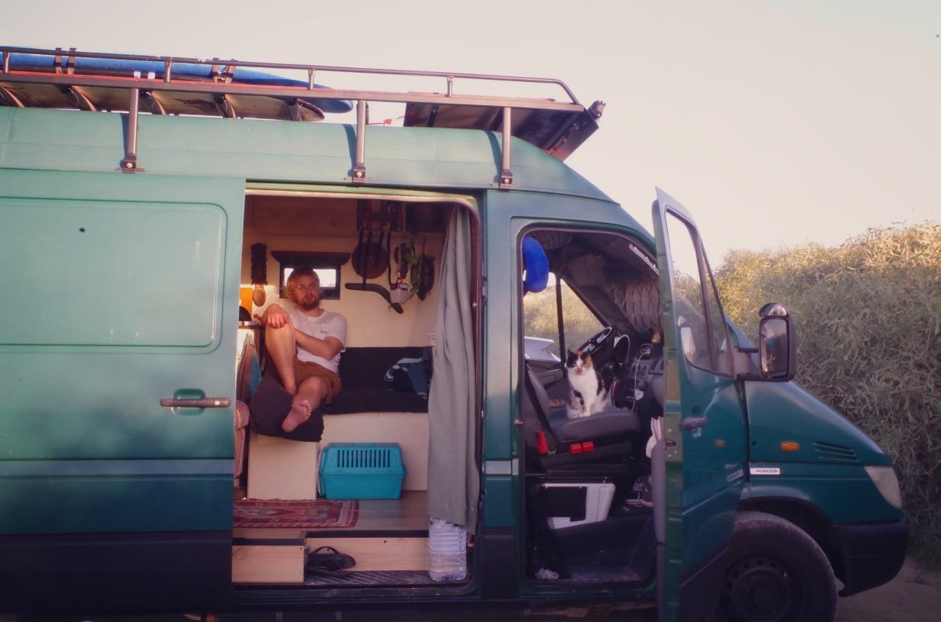 Werkplaats Surf Shack Vans, bus in aanbouw