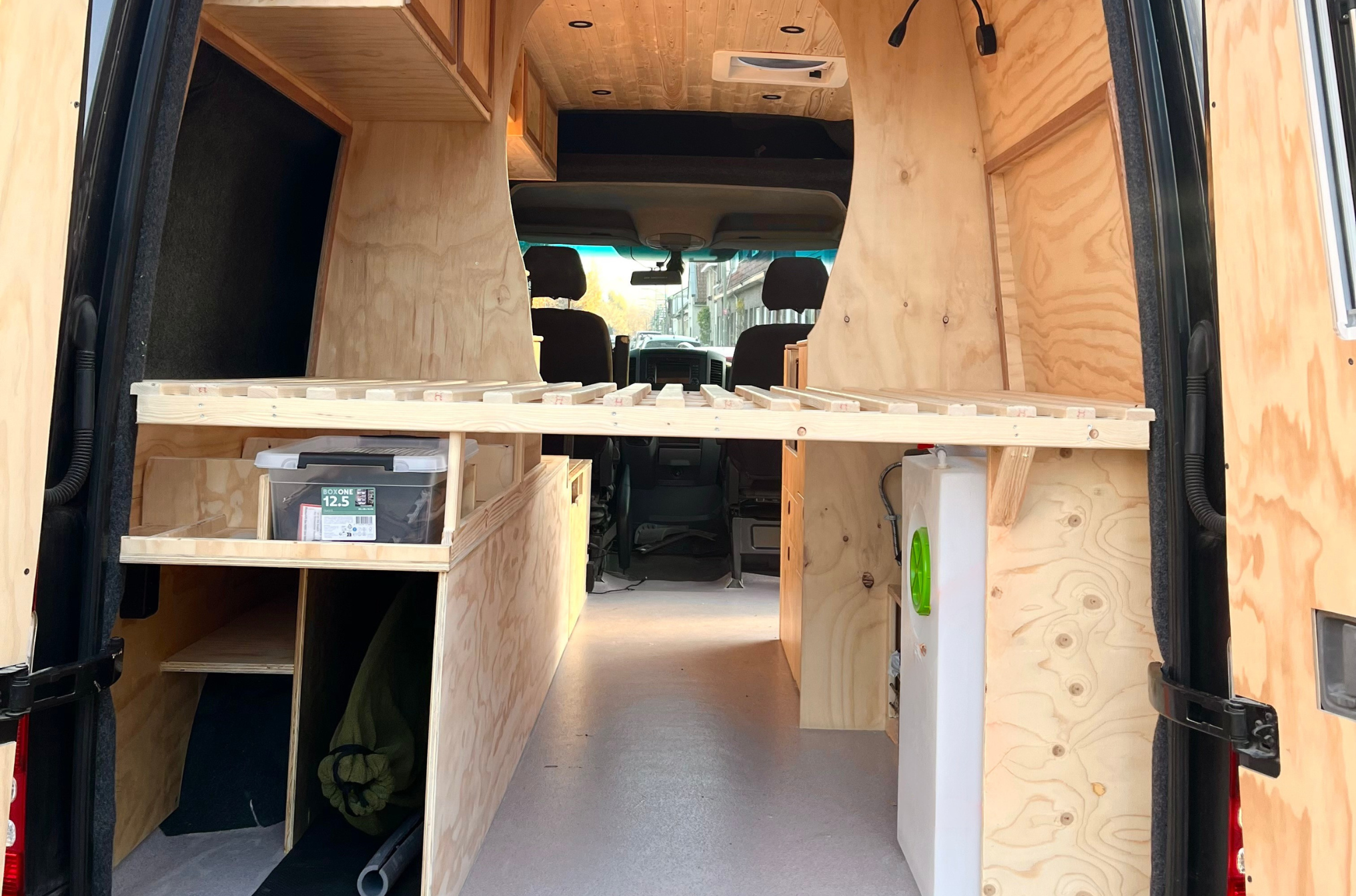 Buscamper op maat door Surf Shack Vans