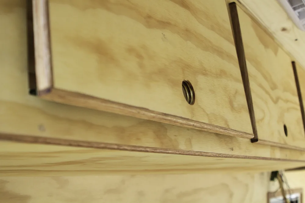 Houten bedframe in aanbouw