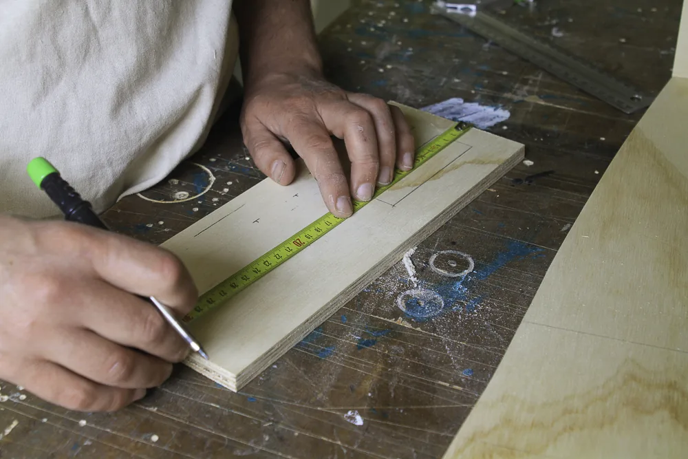 Aftekenen van een maatwerk paneel in de werkplaats